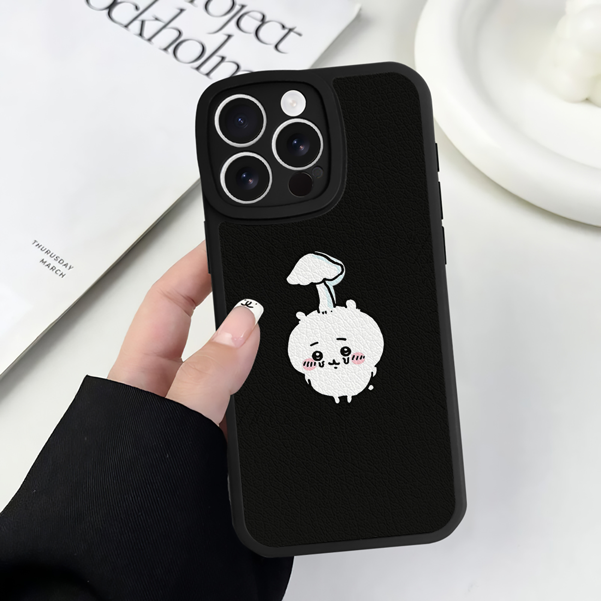 （画像用） ちいかわ ちいかわ Chii-kawa chiikawa 【iPhone 16シリーズ対応】シリコンスマホケース（レザー調） 材質：シリコン